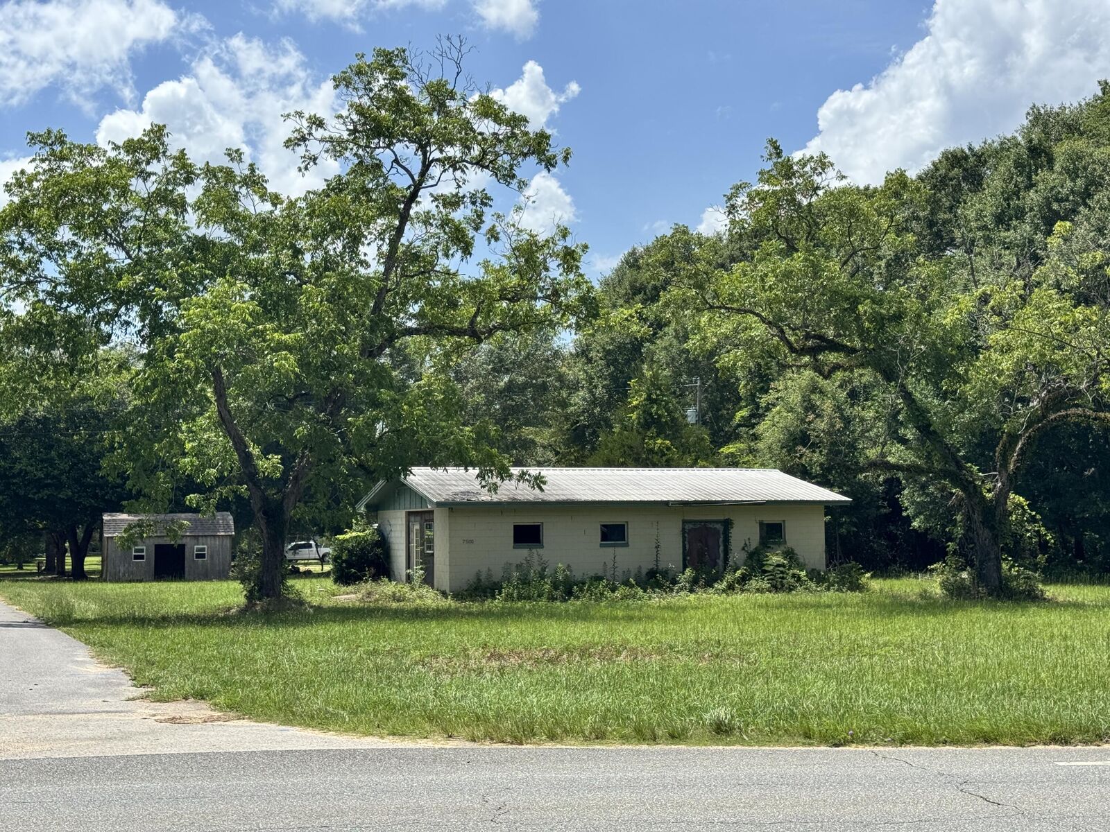 Property Photo: 7500 N Highway 85 FL 32567