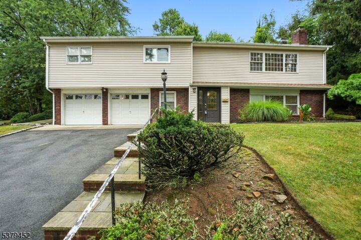 32 Kearny Terrace  Livingston Twp. NJ 07039 photo