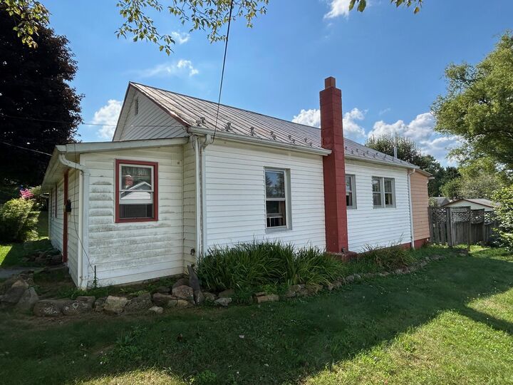 Property Photo: 380 Frazier St WV 24901