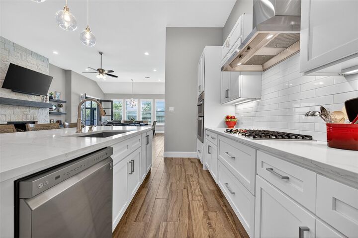 Property Photo:  124 Wyndemere Drive  TX 77356 