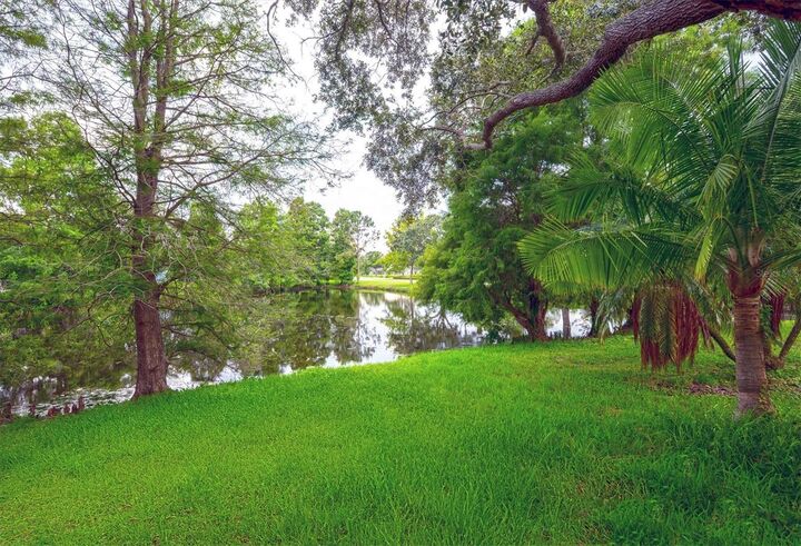 Property Photo: 10346 Abbotsford Drive FL 33626