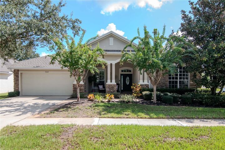Property Photo:  7204 Derwent Glen Circle  FL 34637 