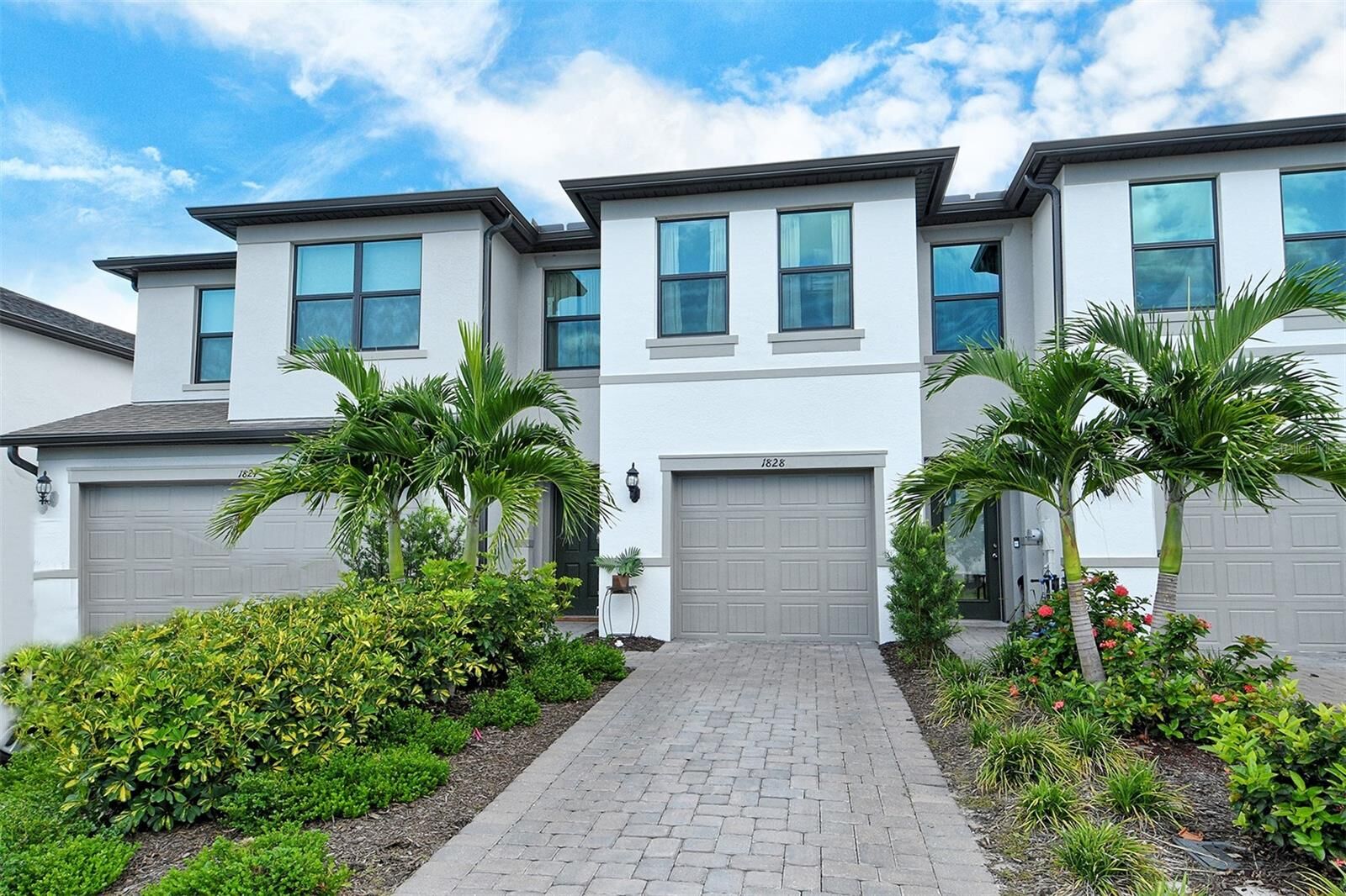 Property Photo:  1828 Vanora Lane  FL 34240 