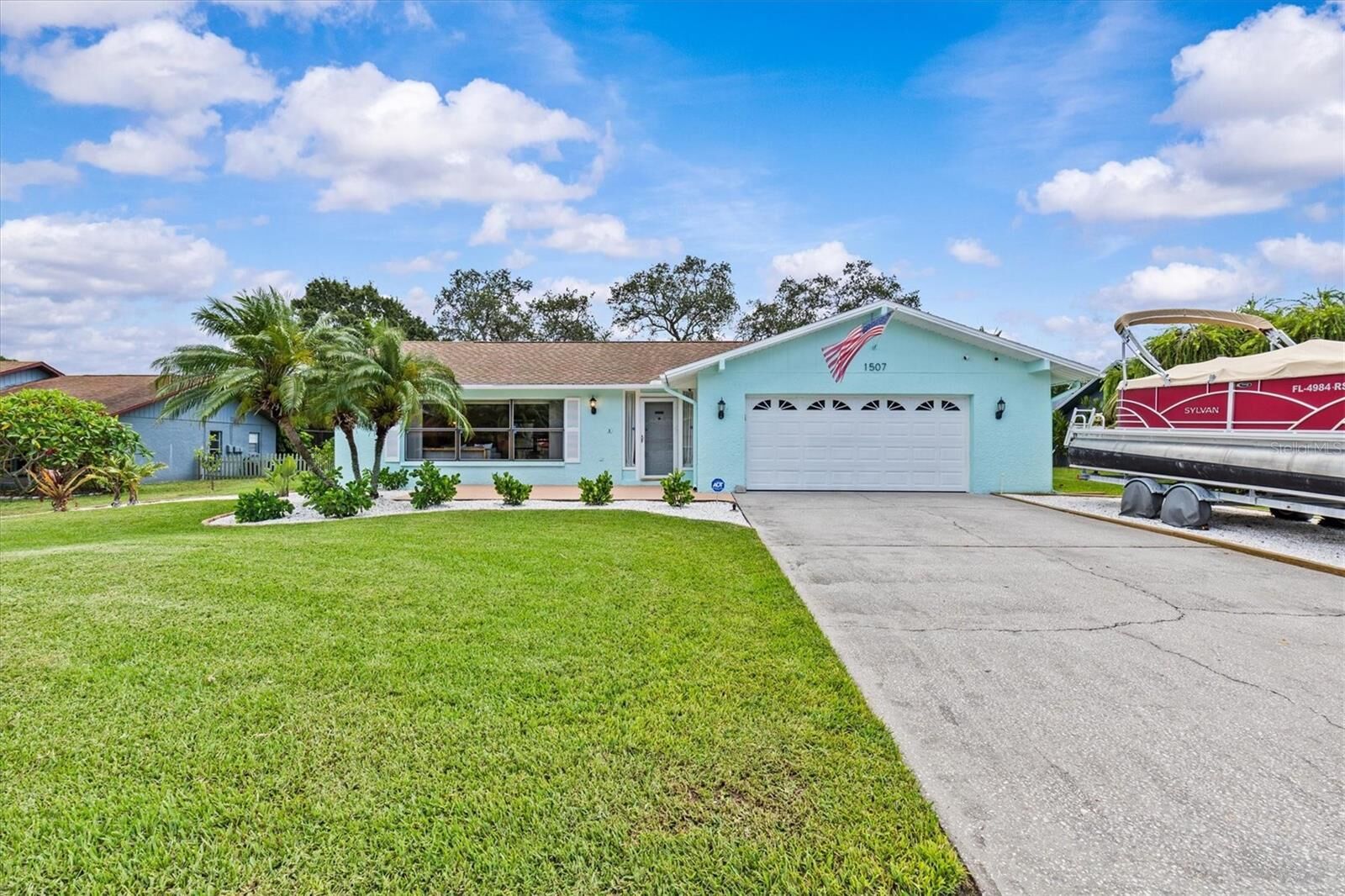 Property Photo:  1507 Poinsettia Avenue  FL 34689 