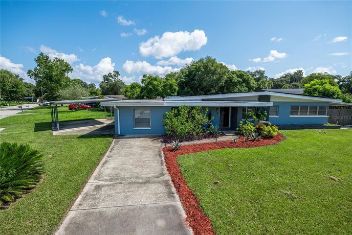 Property Photo: 122 W Coleman Circle FL 32773
