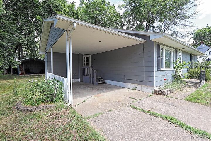 Property Photo: 520 E Olive Street MO 63780