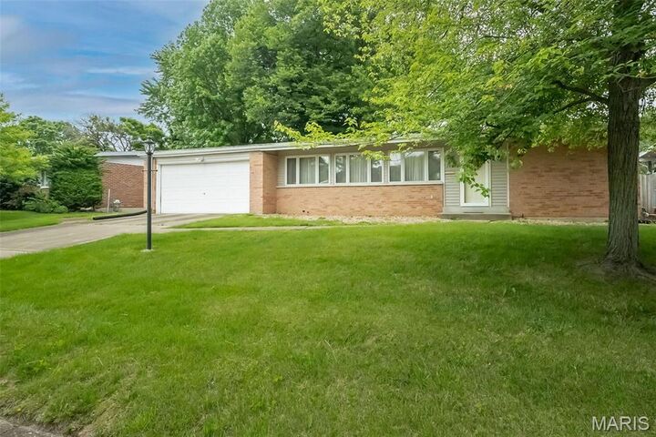 Property Photo: 1530 Gallant Fox Drive MO 63033