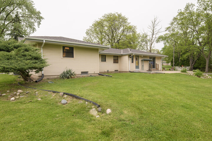 Property Photo: N10w23564 Robinhood Ct WI 53188