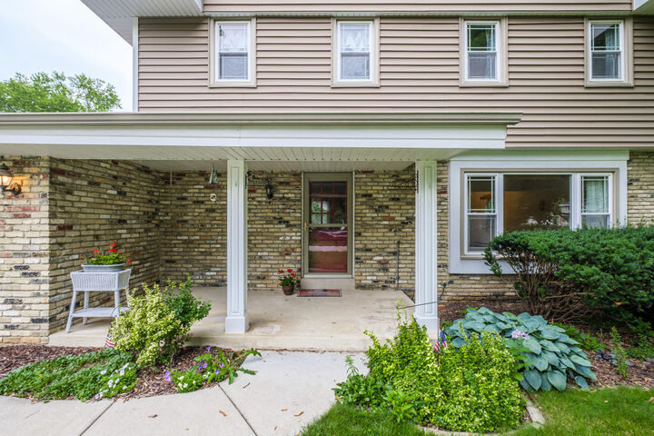 Property Photo: 2410 Talbots Ln WI 53045