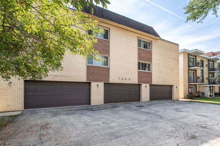 Property Photo:  1363 Perry Street 1B  IL 60016 