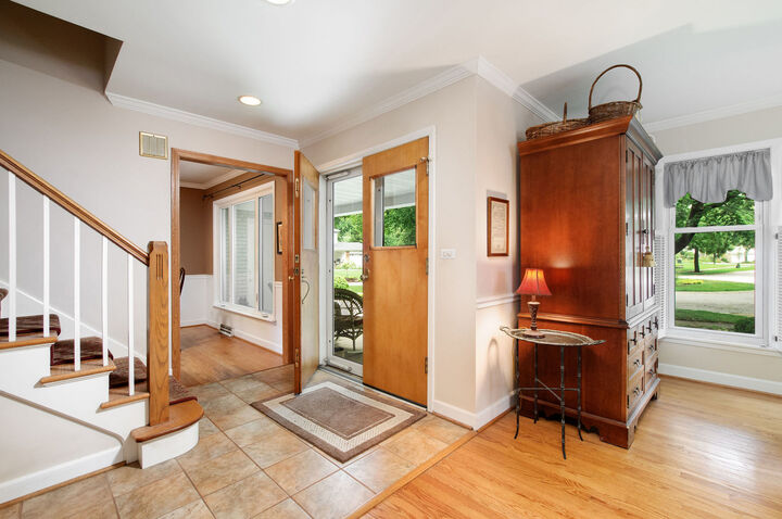 Property Photo: 1307 W Mulberry Lane IL 60005