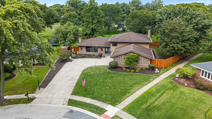 Property Photo: 8020 Arrow Lane IL 60561