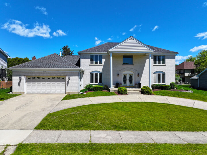 Property Photo: 5804 N Corona Drive IL 60067