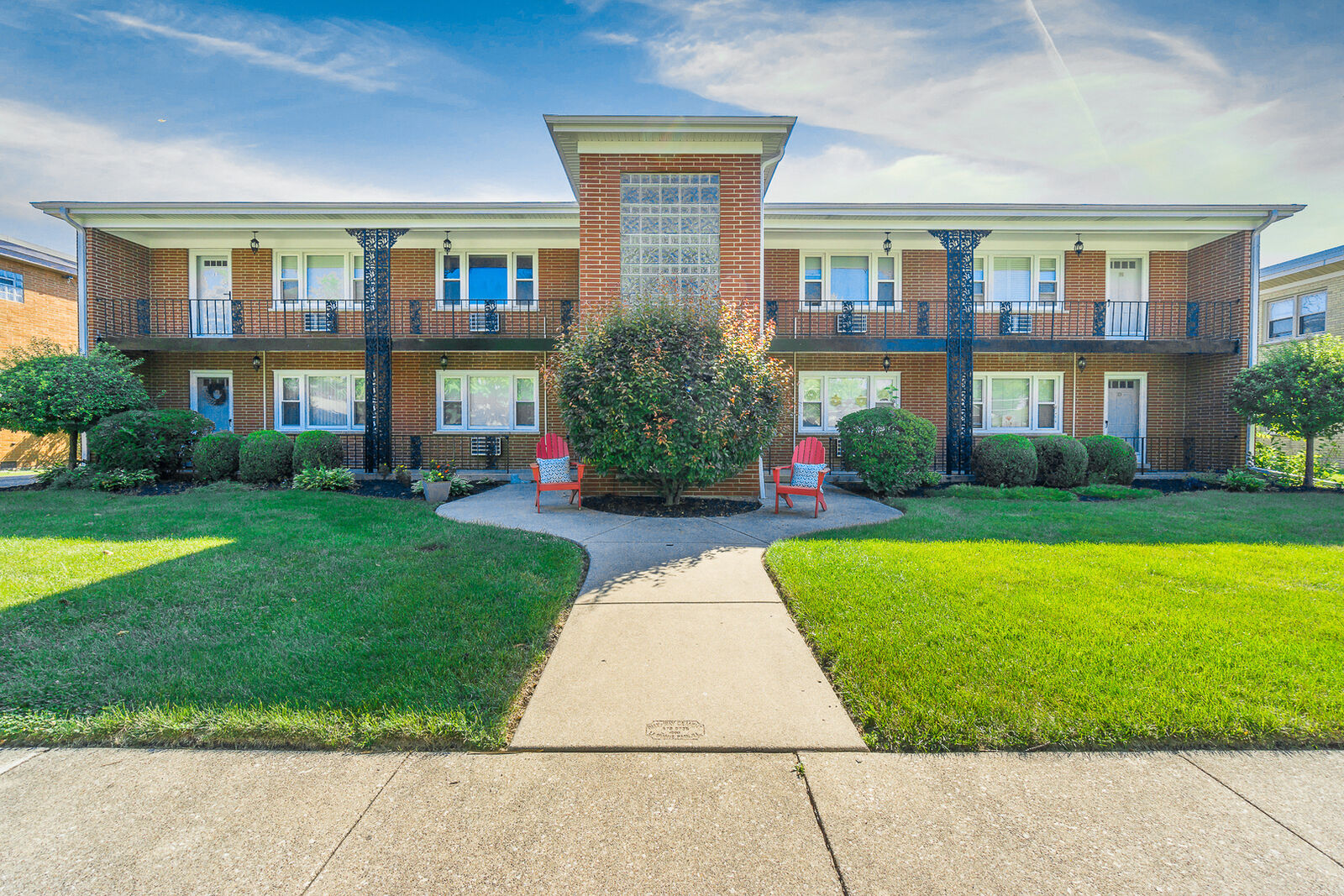 Property Photo: 1427 Homestead Road F IL 60526