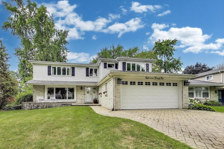 1821 E Boulder Drive  Mount Prospect IL 60056 photo