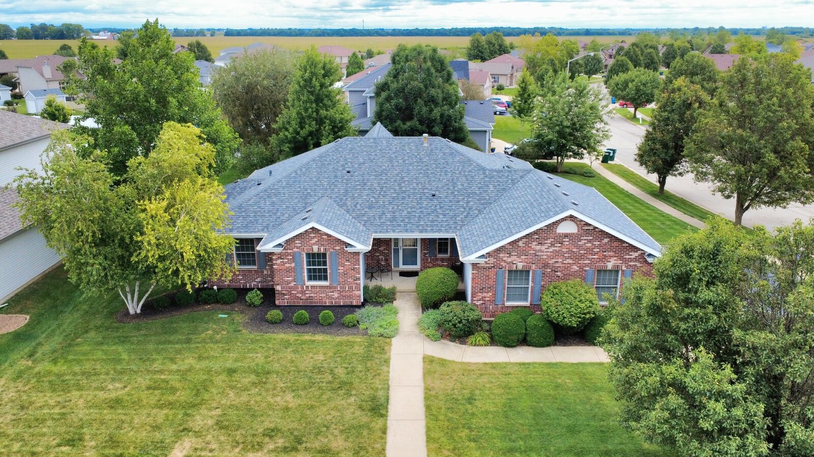 Property Photo:  1900 Claire Drive  IL 60914 