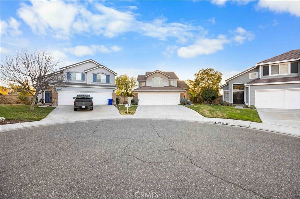 Property Photo: 27503 Wellsley Way CA 91354