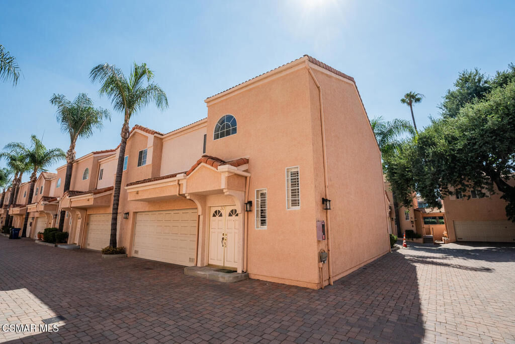 Property Photo: 5200 White Oak Avenue 30 CA 91316