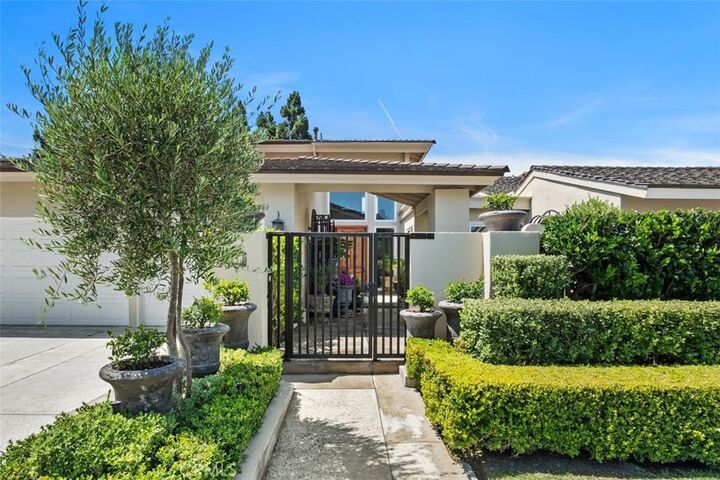 Property Photo: 5 Rue Marseille CA 92660