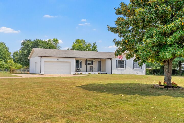 Property Photo: 702 Hugh Hunter Rd KY 42262
