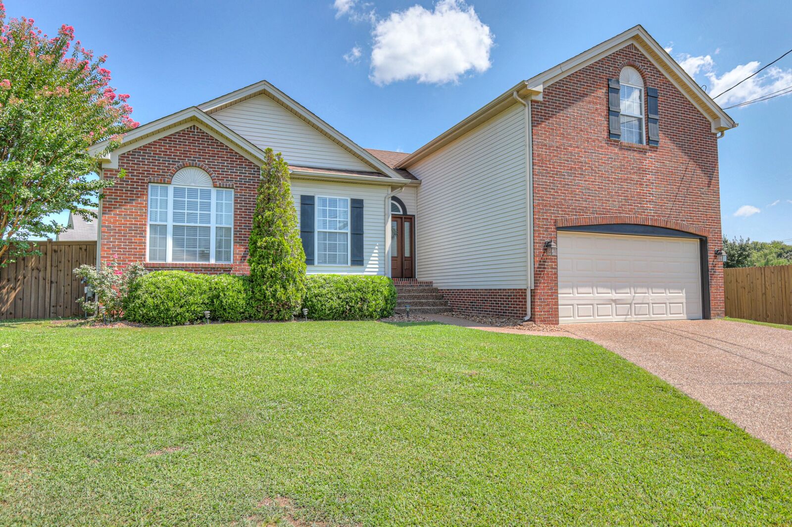 Property Photo: 1433 Hilltop Dr TN 37122