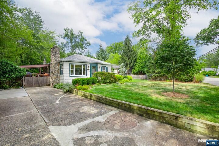 Property Photo:  112 Lakeview Terrace  NJ 07436 