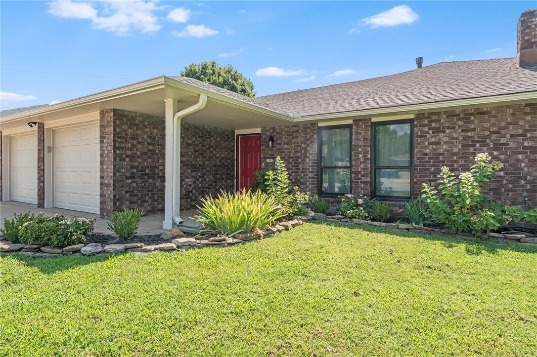 Property Photo: 1902 SE Lawrence Street AR 72712