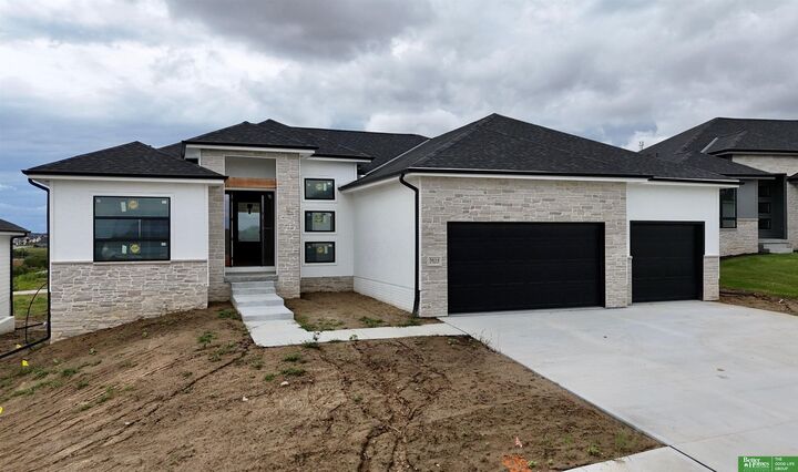 Property Photo:  5614 N 198th Street  NE 68022 