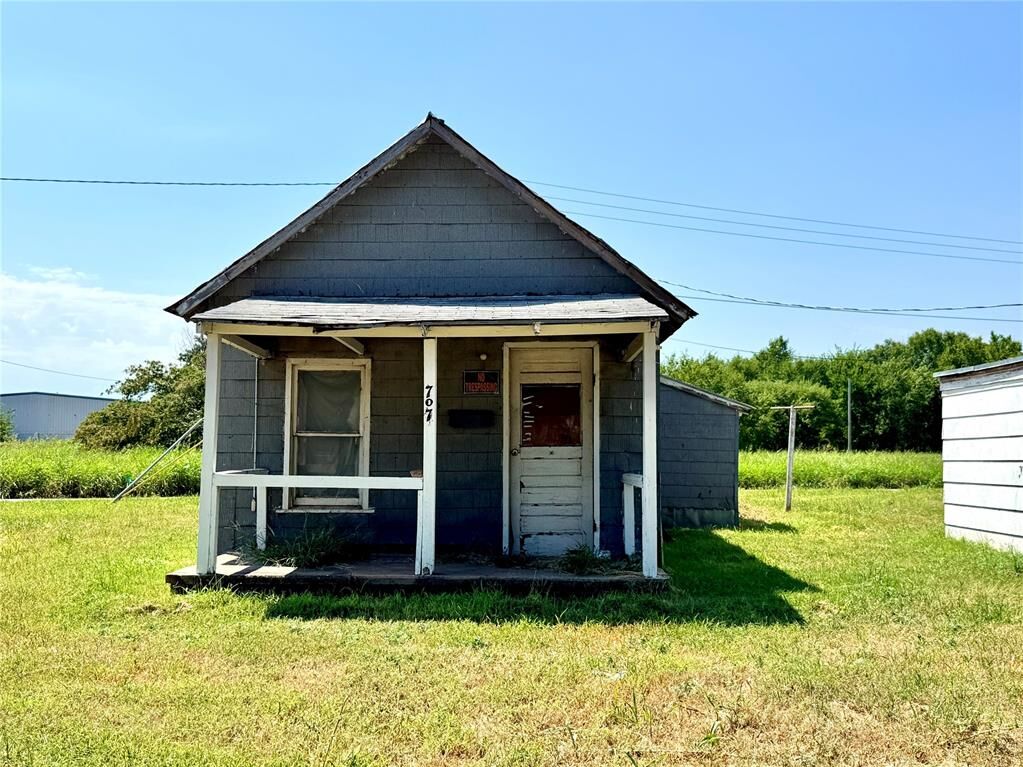 Property Photo:  711 W Michigan Avenue  OK 73018 