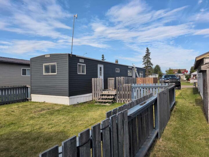 Property Photo: 9531 98 Street 57 AB T8V 2B6
