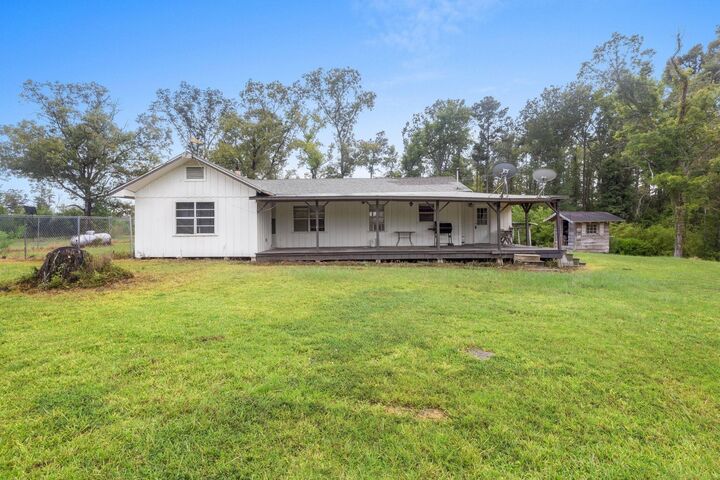 Property Photo:  523 Atwood Daniels Rd  LA 70657 