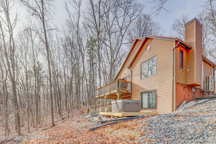 Property Photo: 2463 Larkspur Drive PA 18360