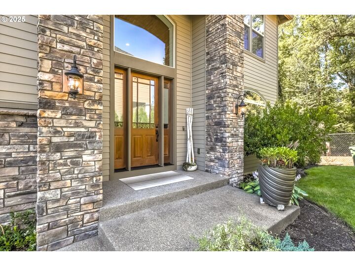 Property Photo: 9361 NW Murlea Ln OR 97229