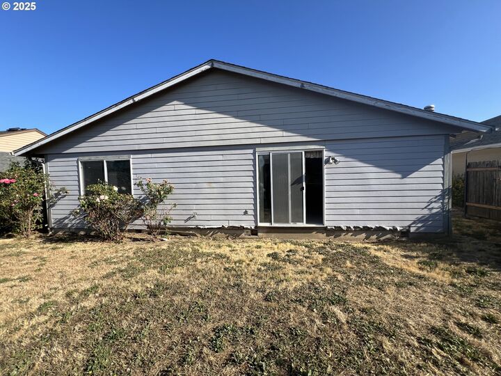 Property Photo: 4816 Eaststar Ct NE OR 97305