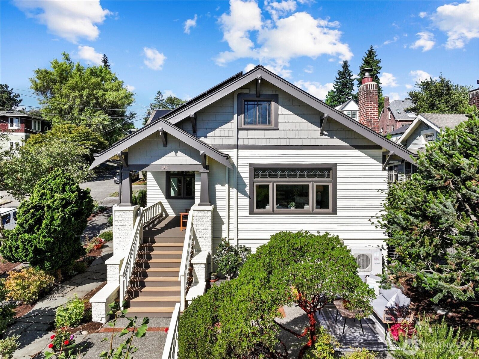 Property Photo: 3901 Bagley Avenue N WA 98103