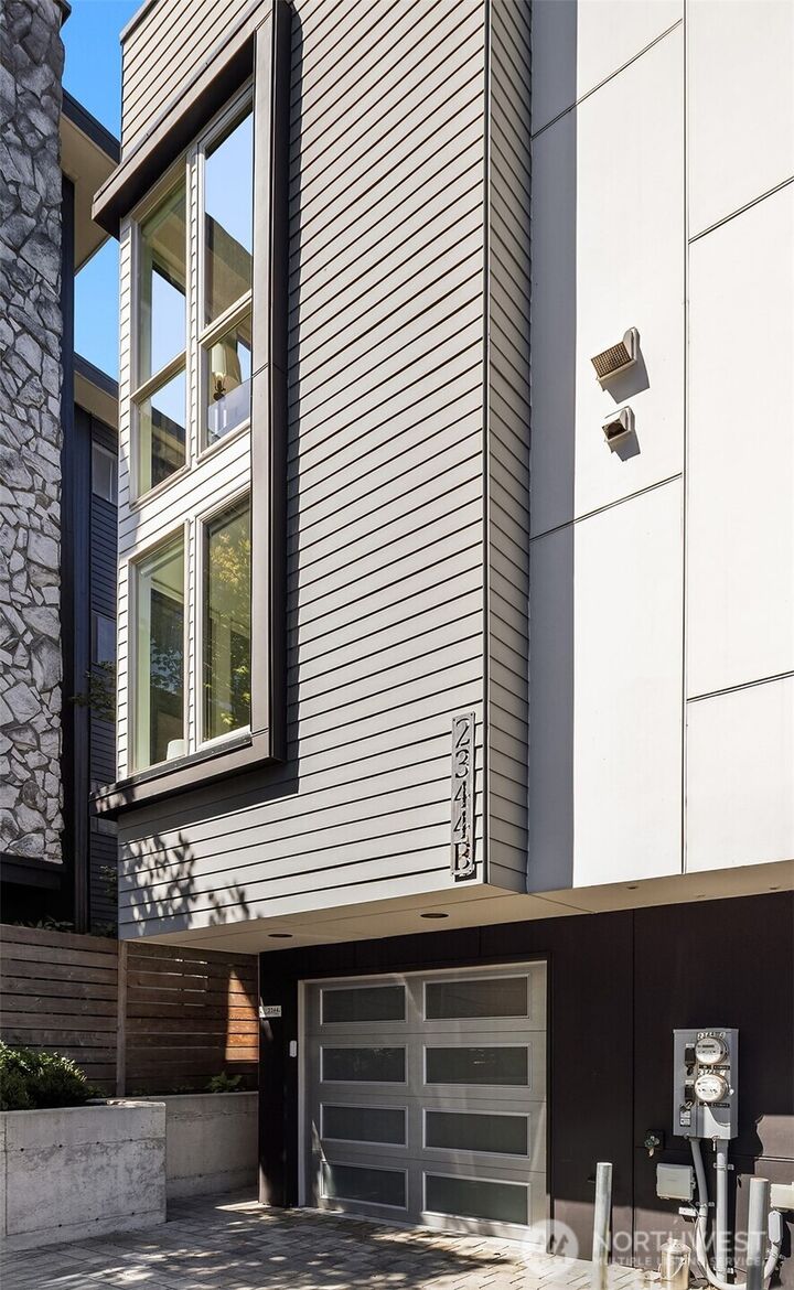 Property Photo: 2344 W Plymouth Street B WA 98199