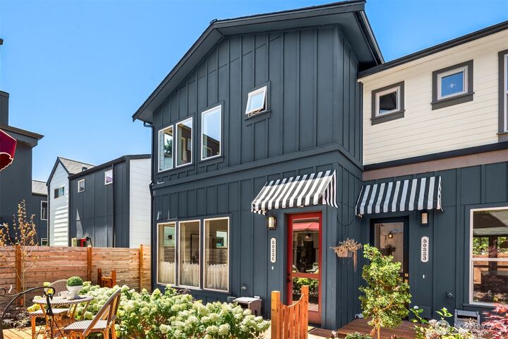 5033  25th Avenue SW C  Seattle WA 98106 photo