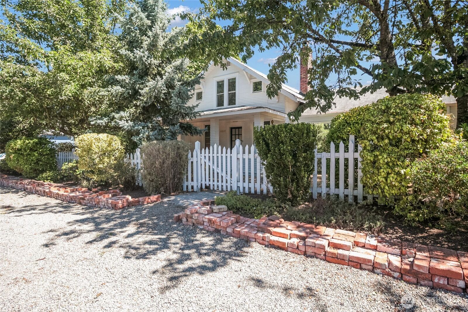 Property Photo: 10824 53rd Avenue S WA 98178