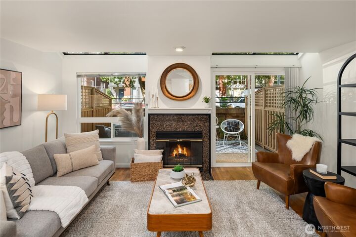 512  10th Avenue E 3  Seattle WA 98102 photo