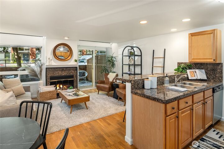 512  10th Avenue E 3  Seattle WA 98102 photo