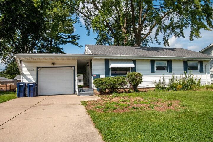 1226 South Oakhill Avenue  Janesville WI 53546 photo
