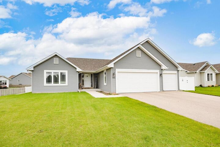 Property Photo:  1621 Hawks Pass  WI 53511 
