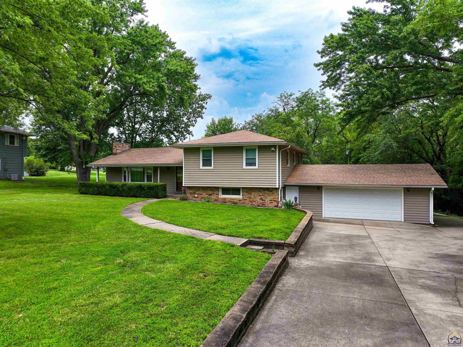 Property Photo:  4038 SE Howard Dr  KS 66605 