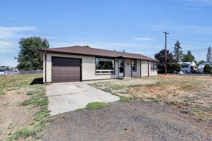 Property Photo: 212 W California St WA 99022
