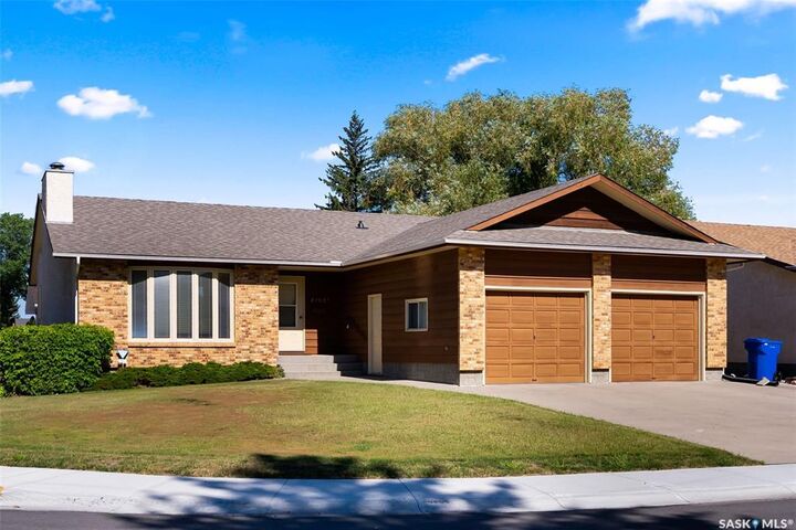 2102 Hanover Crescent E  Regina SK S4V 0Z6 photo