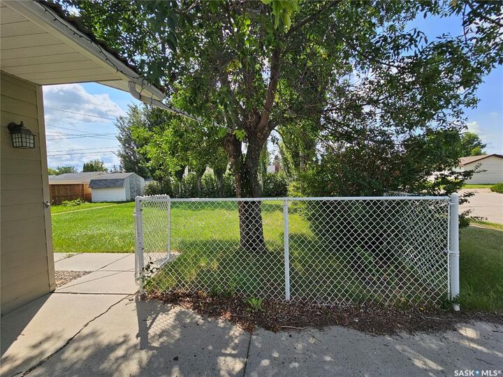 464 5th Avenue W  Unity SK S0K 4L0 photo