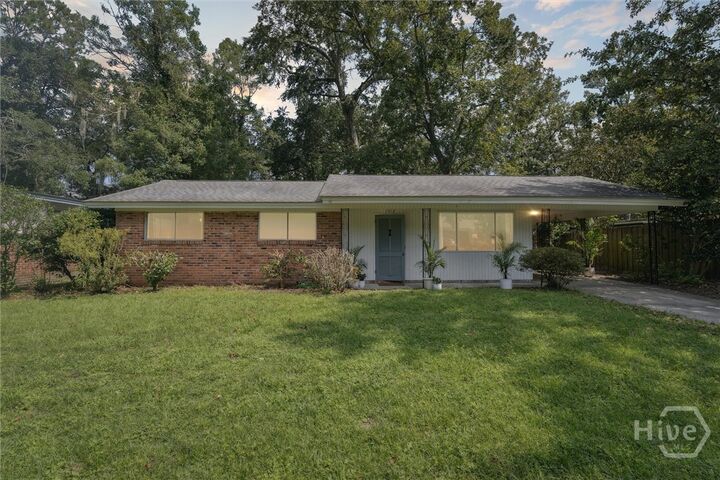 Property Photo: 1512 Rosewood Drive GA 31405