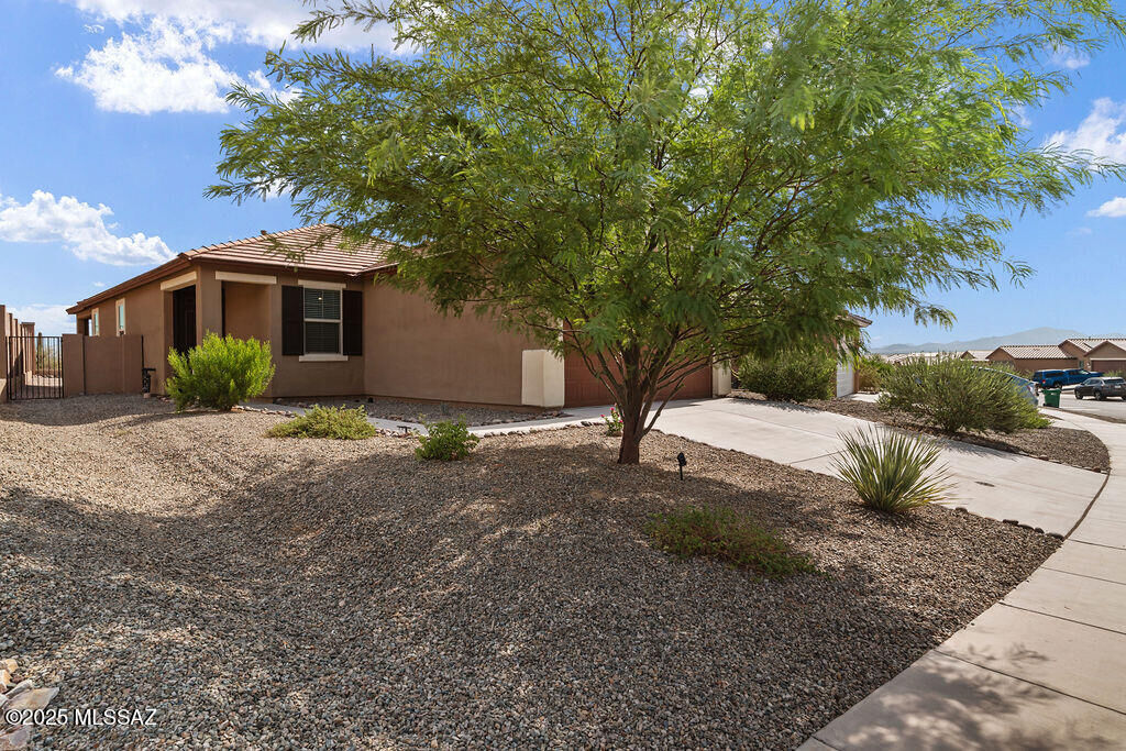 Property Photo:  806 Calle Calca  AZ 85629 