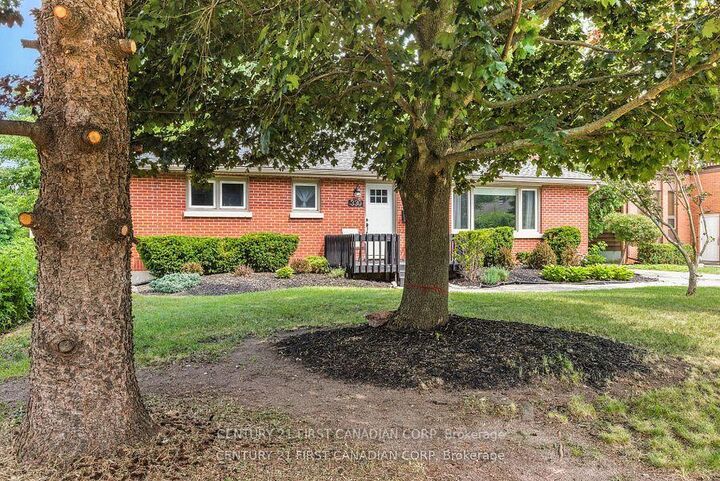 Photo de la propriété: 330 Glenrose Drive ON N6K 2A8