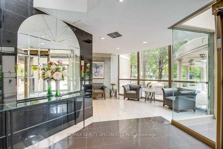 Property Photo: 45 Kingsbridge Garden Circle 705 ON L5R 3K4